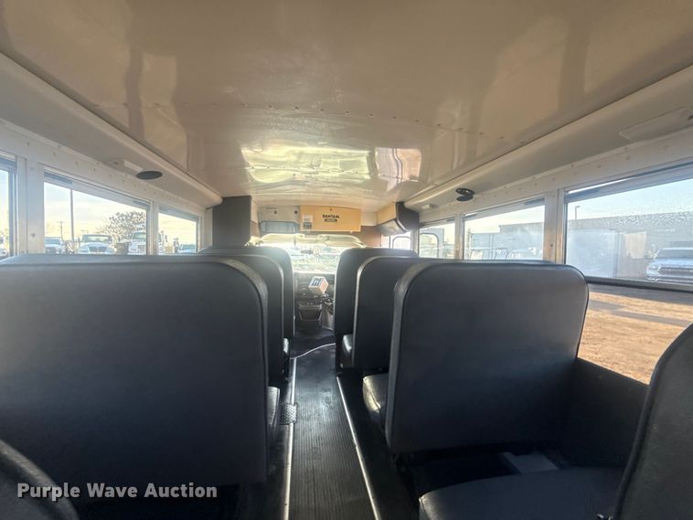 image for item EG2042 2007 Chevrolet Express bus