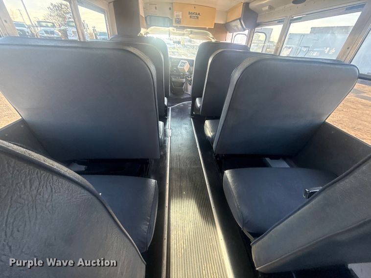 image for item EG2042 2007 Chevrolet Express bus