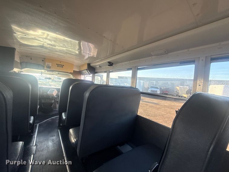 image for item EG2042 2007 Chevrolet Express bus