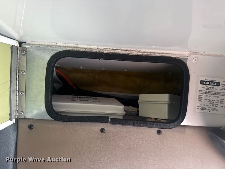 image for item EG2042 2007 Chevrolet Express bus