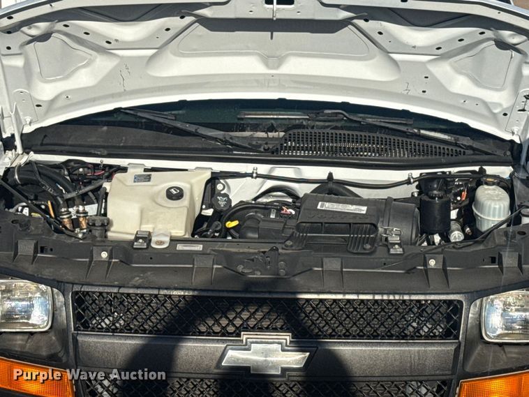 image for item EG2042 2007 Chevrolet Express bus