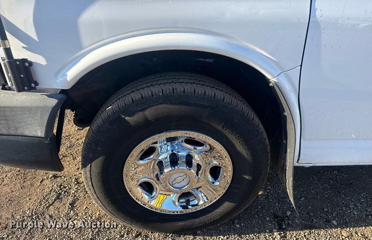 image for item EG2042 2007 Chevrolet Express bus