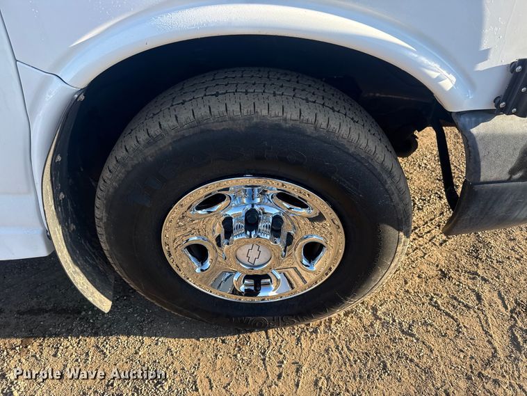 image for item EG2042 2007 Chevrolet Express bus