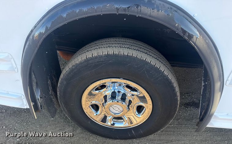 image for item EG2042 2007 Chevrolet Express bus