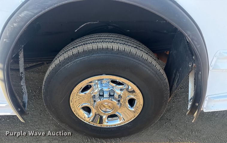 image for item EG2042 2007 Chevrolet Express bus