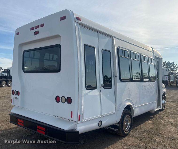 image for item EG2074 2009 Ford E450 Super Duty shuttle bus