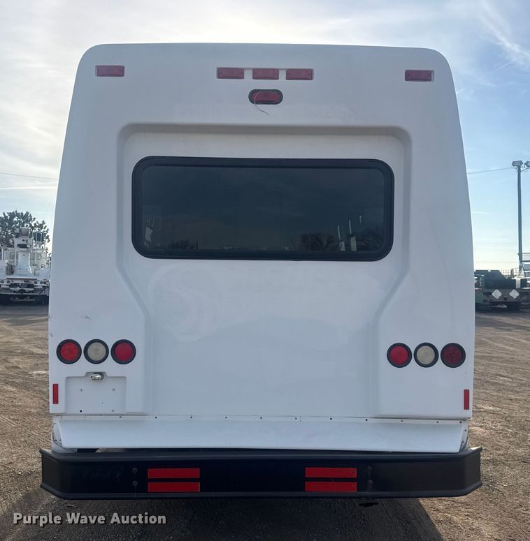 image for item EG2074 2009 Ford E450 Super Duty shuttle bus