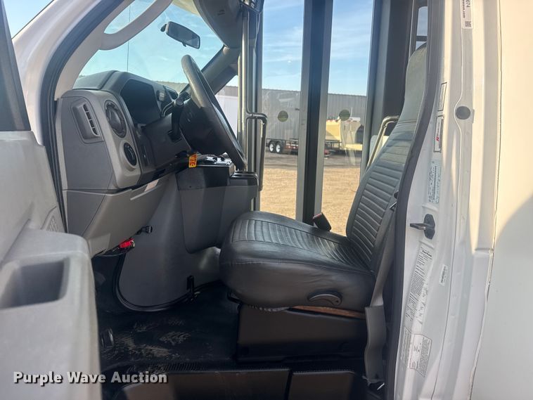 image for item EG2074 2009 Ford E450 Super Duty shuttle bus