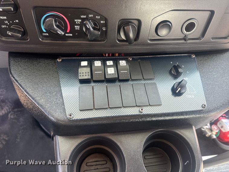 image for item EG2074 2009 Ford E450 Super Duty shuttle bus