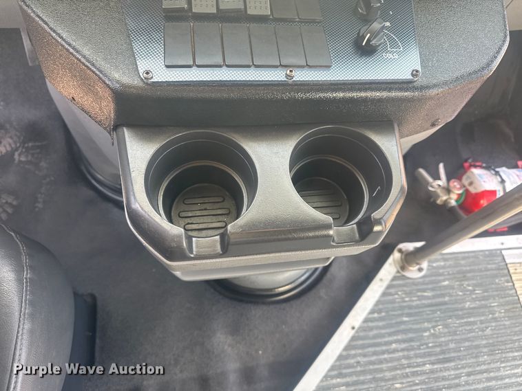 image for item EG2074 2009 Ford E450 Super Duty shuttle bus