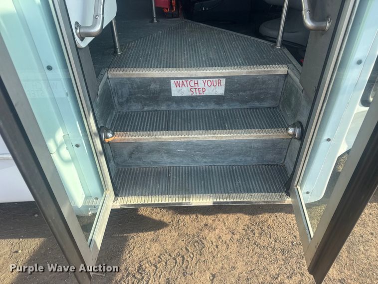 image for item EG2074 2009 Ford E450 Super Duty shuttle bus