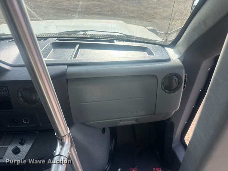 image for item EG2074 2009 Ford E450 Super Duty shuttle bus