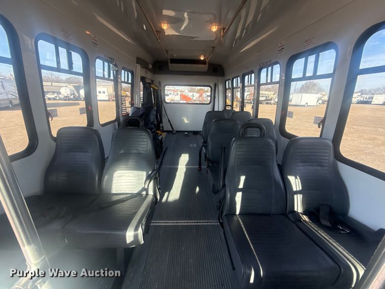 image for item EG2074 2009 Ford E450 Super Duty shuttle bus