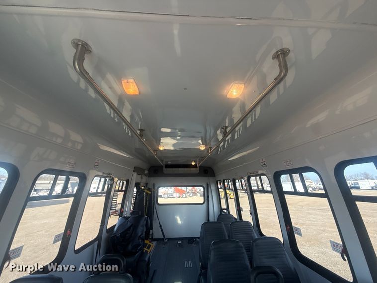 image for item EG2074 2009 Ford E450 Super Duty shuttle bus