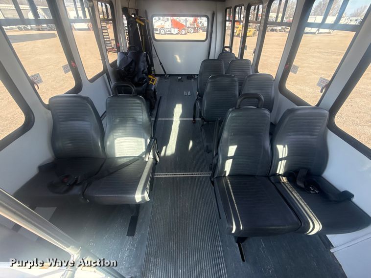 image for item EG2074 2009 Ford E450 Super Duty shuttle bus