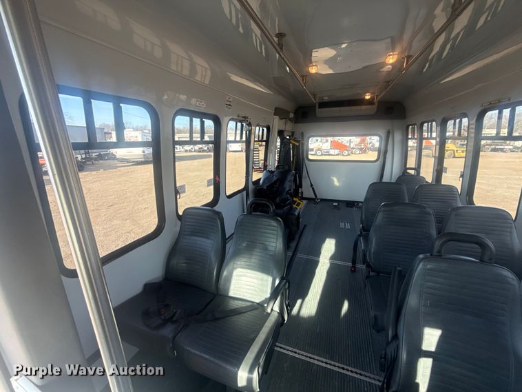 image for item EG2074 2009 Ford E450 Super Duty shuttle bus