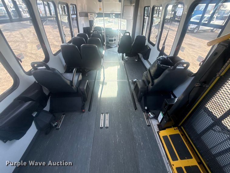 image for item EG2074 2009 Ford E450 Super Duty shuttle bus