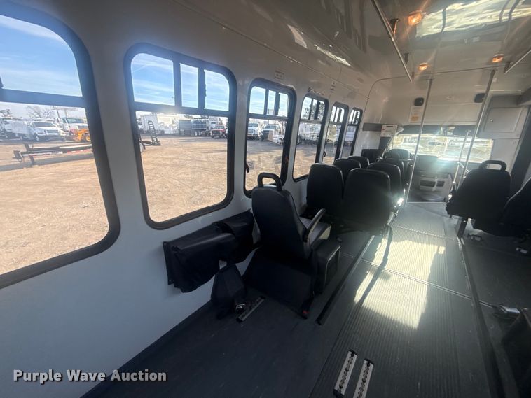 image for item EG2074 2009 Ford E450 Super Duty shuttle bus