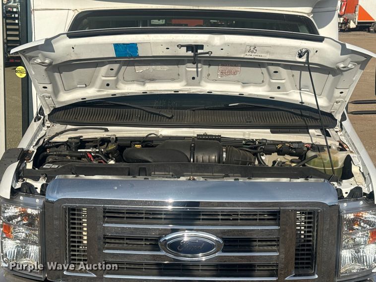 image for item EG2074 2009 Ford E450 Super Duty shuttle bus