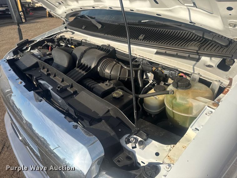 image for item EG2074 2009 Ford E450 Super Duty shuttle bus