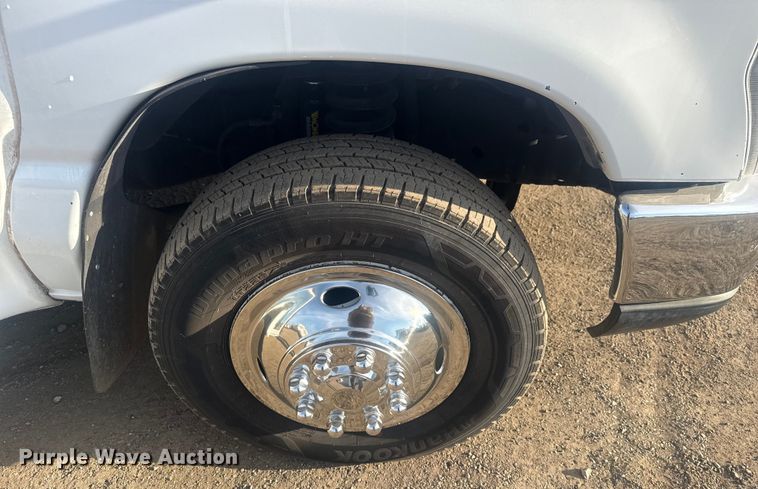 image for item EG2074 2009 Ford E450 Super Duty shuttle bus