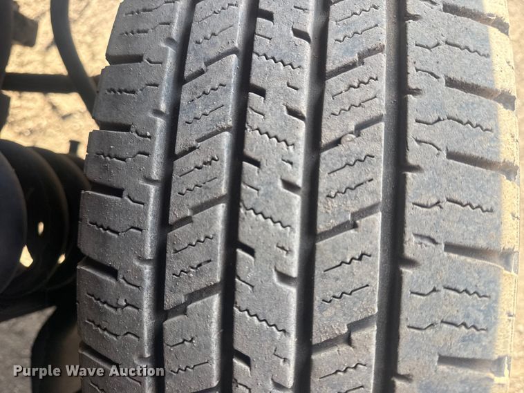 image for item EG2074 2009 Ford E450 Super Duty shuttle bus