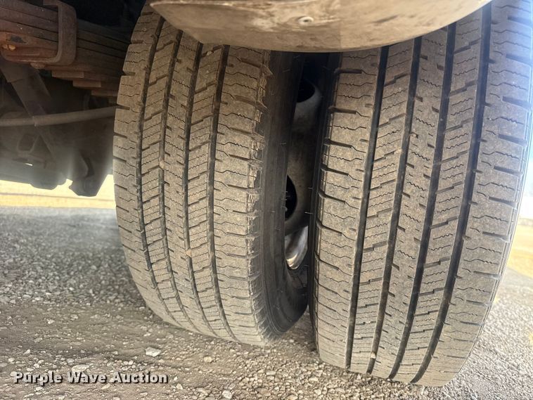 image for item EG2074 2009 Ford E450 Super Duty shuttle bus