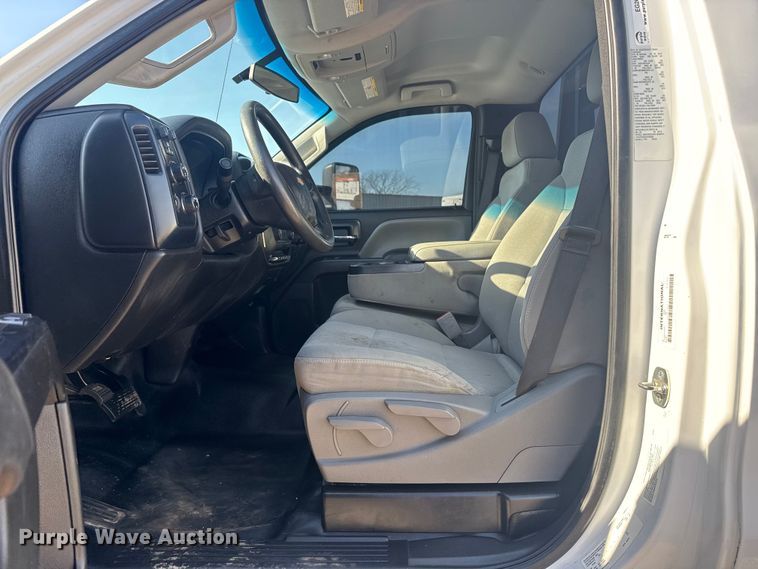 image for item EG2080 2019 Chevrolet 5500HD flatbed truck