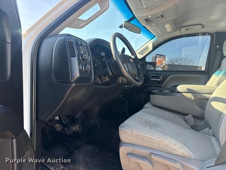 image for item EG2080 2019 Chevrolet 5500HD flatbed truck