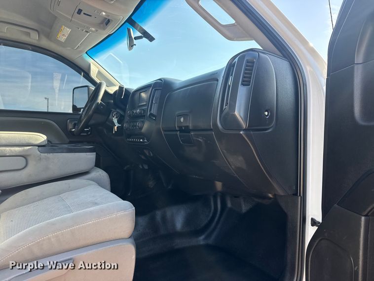 image for item EG2080 2019 Chevrolet 5500HD flatbed truck