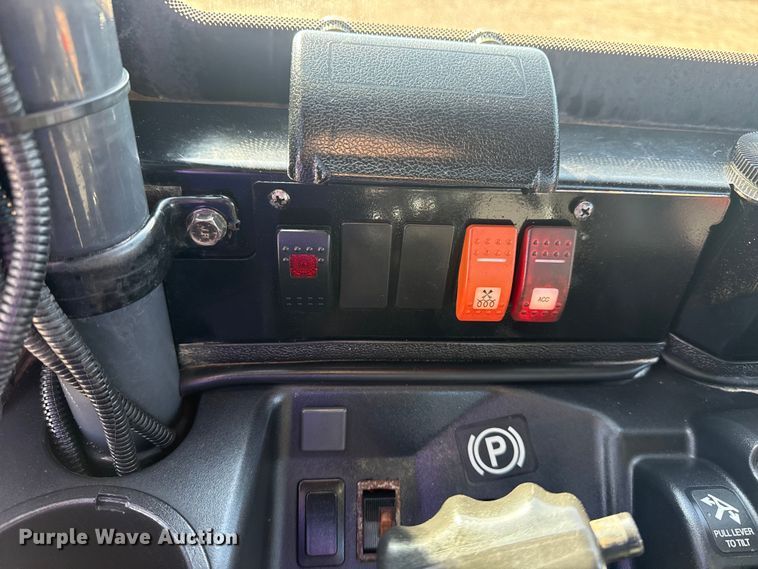 image for item EG2081 Kubota RTV-X900 utility vehicle