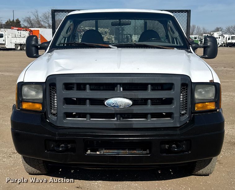 image for item EG2082 2006 Ford F350 Super Duty flatbed pickup truck