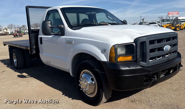 image for item EG2082 2006 Ford F350 Super Duty flatbed pickup truck