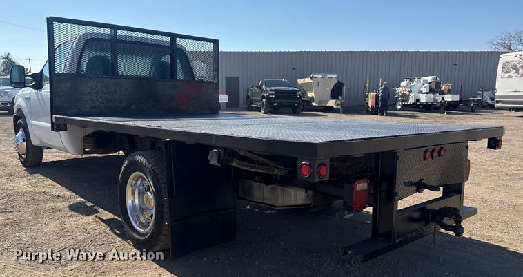 image for item EG2082 2006 Ford F350 Super Duty flatbed pickup truck