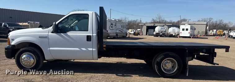 image for item EG2082 2006 Ford F350 Super Duty flatbed pickup truck