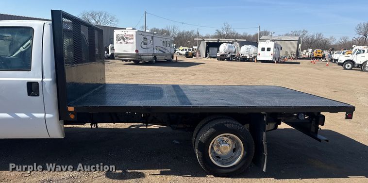 image for item EG2082 2006 Ford F350 Super Duty flatbed pickup truck
