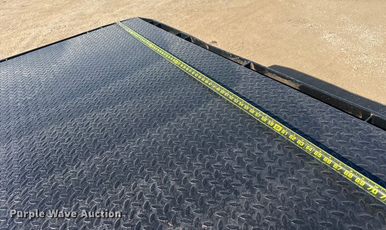 image for item EG2082 2006 Ford F350 Super Duty flatbed pickup truck