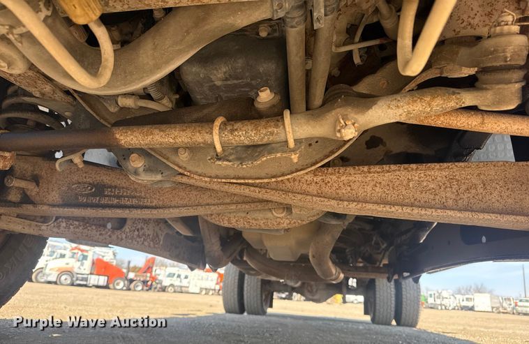 image for item EG2082 2006 Ford F350 Super Duty flatbed pickup truck