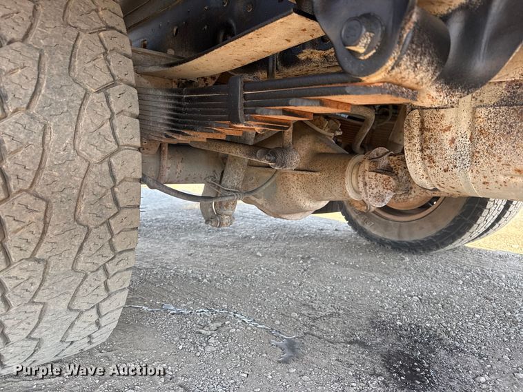 image for item EG2082 2006 Ford F350 Super Duty flatbed pickup truck