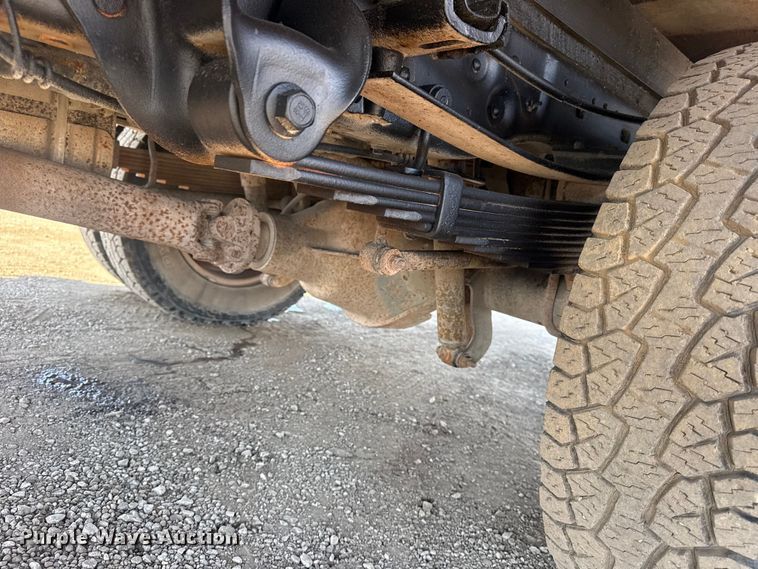 image for item EG2082 2006 Ford F350 Super Duty flatbed pickup truck