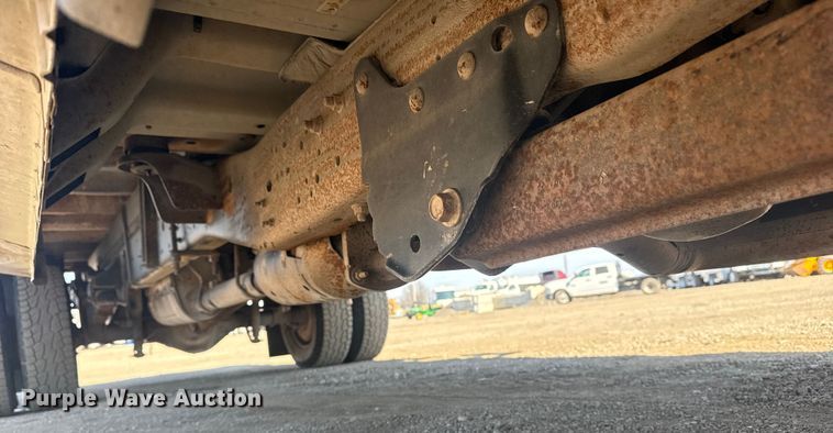 image for item EG2082 2006 Ford F350 Super Duty flatbed pickup truck