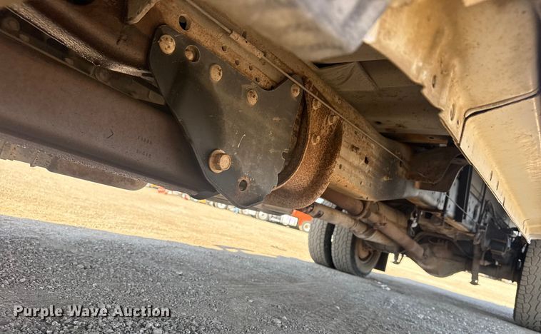 image for item EG2082 2006 Ford F350 Super Duty flatbed pickup truck