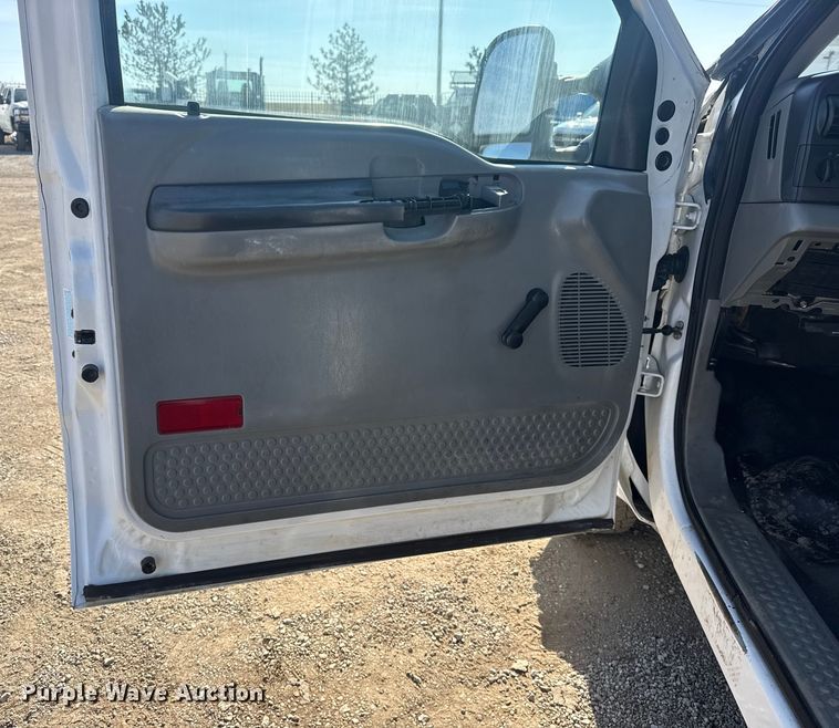 image for item EG2082 2006 Ford F350 Super Duty flatbed pickup truck