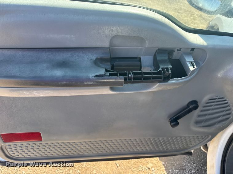 image for item EG2082 2006 Ford F350 Super Duty flatbed pickup truck