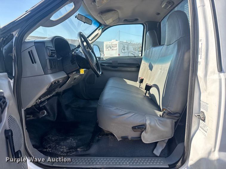 image for item EG2082 2006 Ford F350 Super Duty flatbed pickup truck