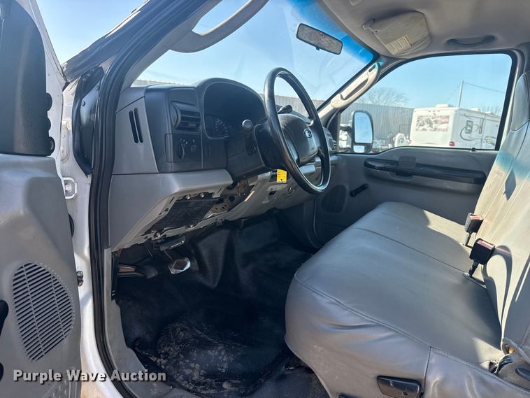 image for item EG2082 2006 Ford F350 Super Duty flatbed pickup truck