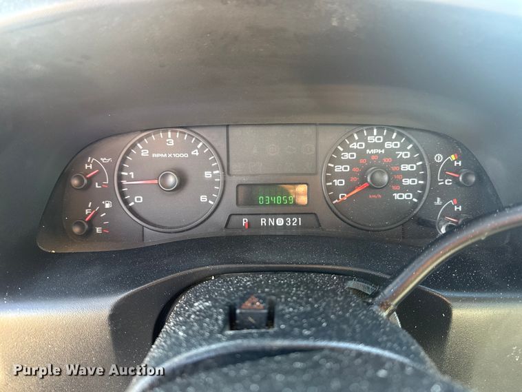 image for item EG2082 2006 Ford F350 Super Duty flatbed pickup truck