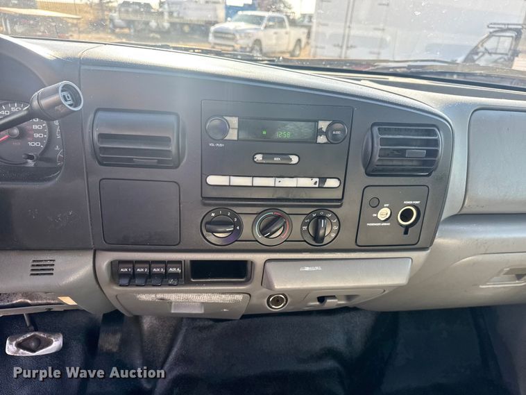 image for item EG2082 2006 Ford F350 Super Duty flatbed pickup truck