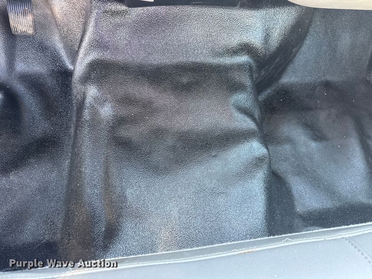 image for item EG2082 2006 Ford F350 Super Duty flatbed pickup truck