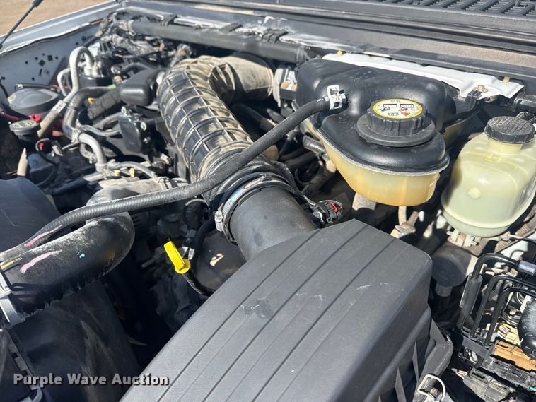 image for item EG2082 2006 Ford F350 Super Duty flatbed pickup truck